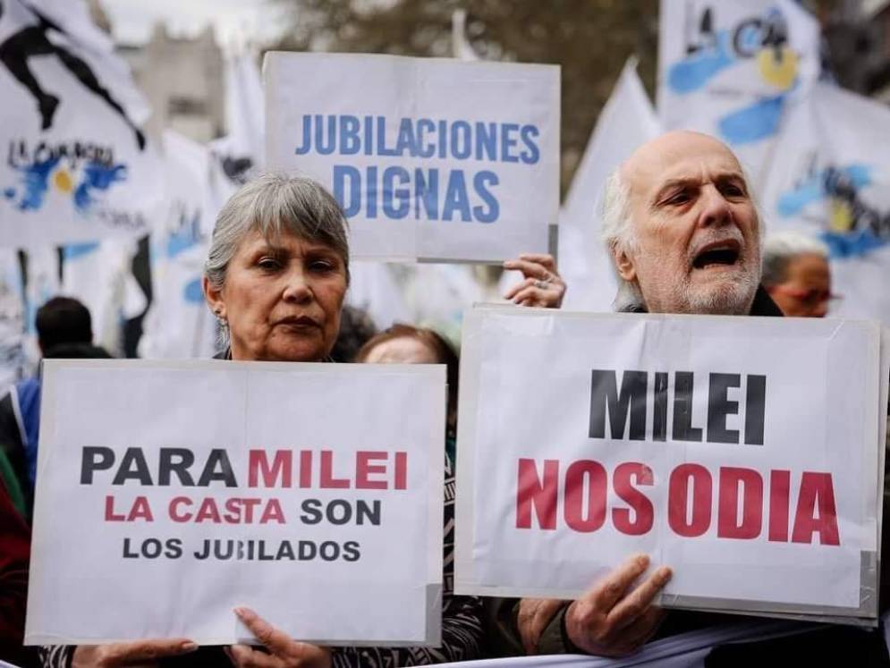 La zona se colm&oacute; de consignas contra el presidente.