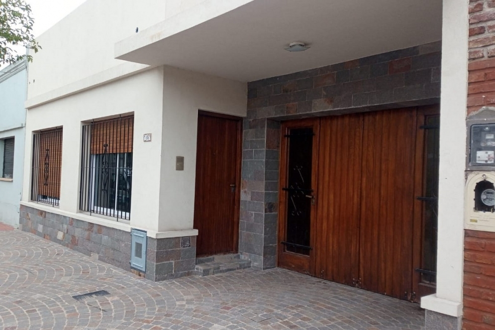 Los cacos escaparon por el frente de la casa c&eacute;ntrica.