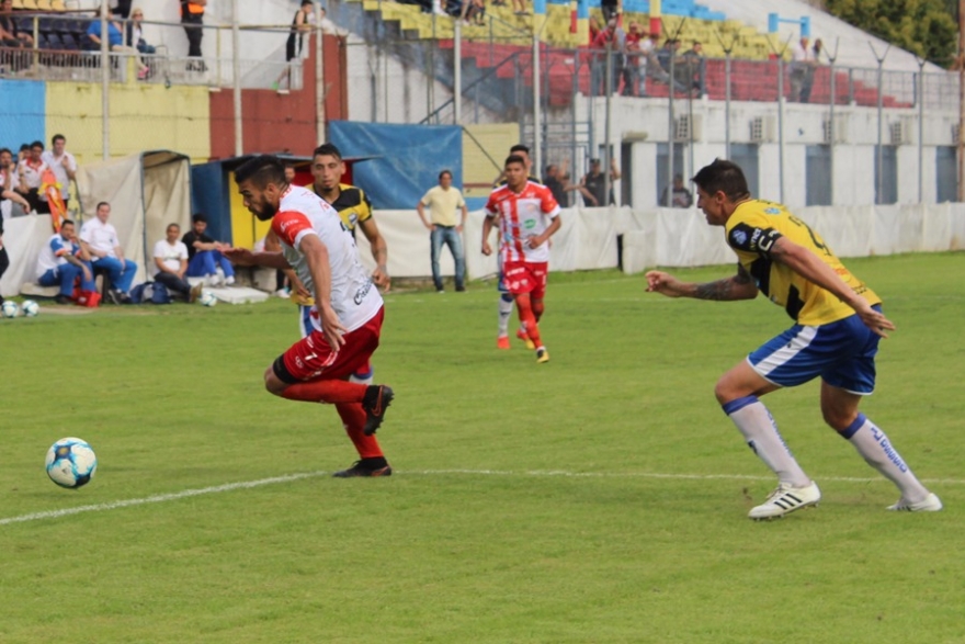 Los goles de Midland 0 vs Ca&ntilde;uelas 2 en la voz de Enzo Peralta