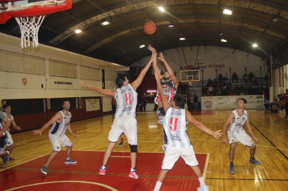 Sobre el final, el Tambero se qued&oacute; con la victoria. 