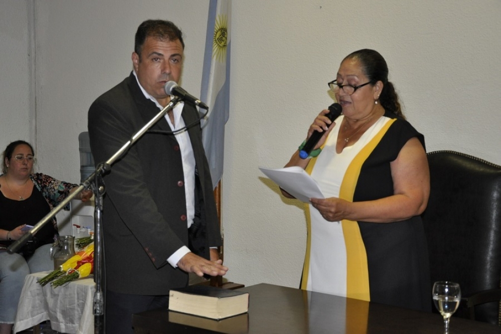 Duhalde, jurando como concejal.