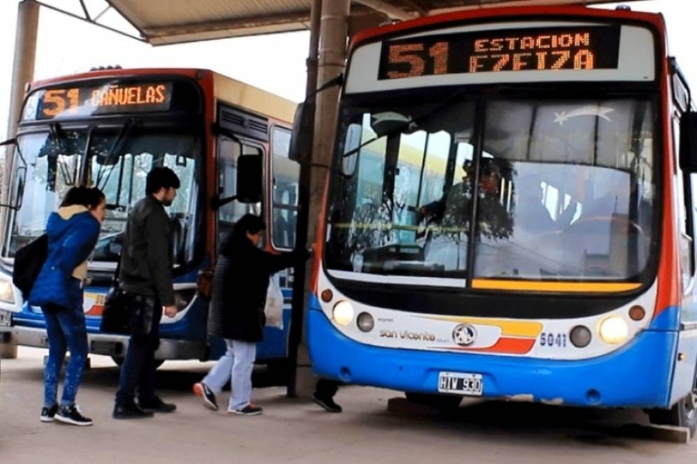 Sigue la reducci&oacute;n del servicio de colectivos y trenes