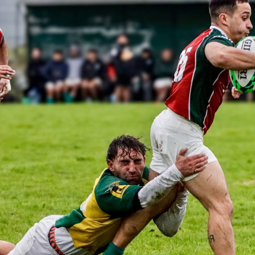 Mazzeo intentando un tackle. (FOTO: Gui Sanabria - Instagram Las Ca&ntilde;as). 