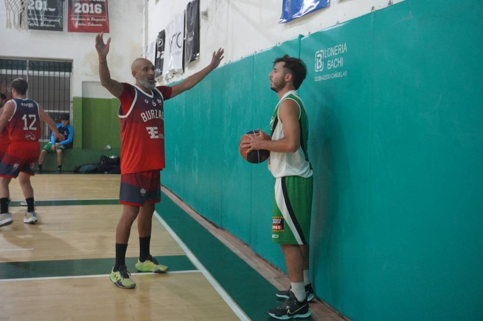 El "pelado" de la visita, fue una atracci&oacute;n en la noche del Politano.