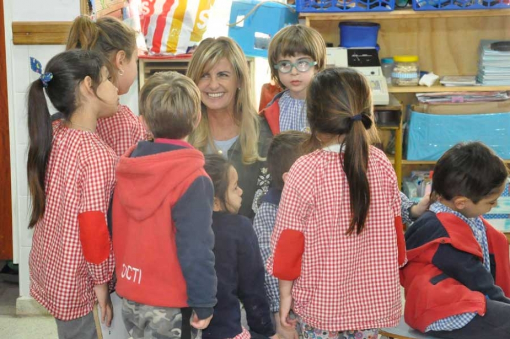 La intendenta Marisa Fassi estuvo junto a los alumnos del Jard&iacute;n N&deg;911. 