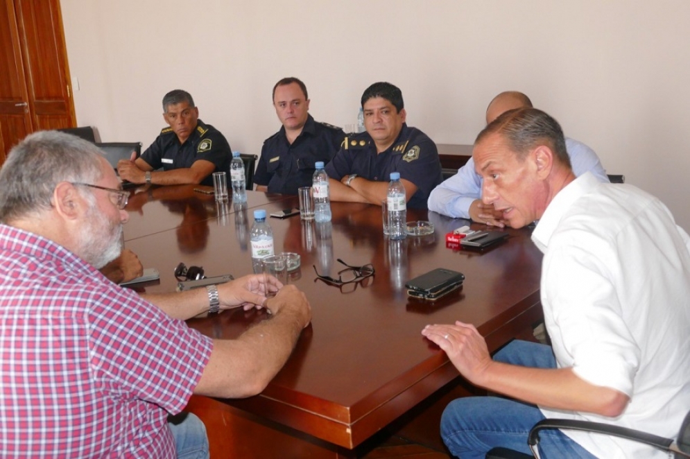 La reuni&oacute;n se realiz&oacute; en el primer piso del municipio. 