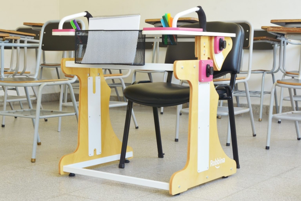 Una mesa funcional de la empresa argentina Robbina.
