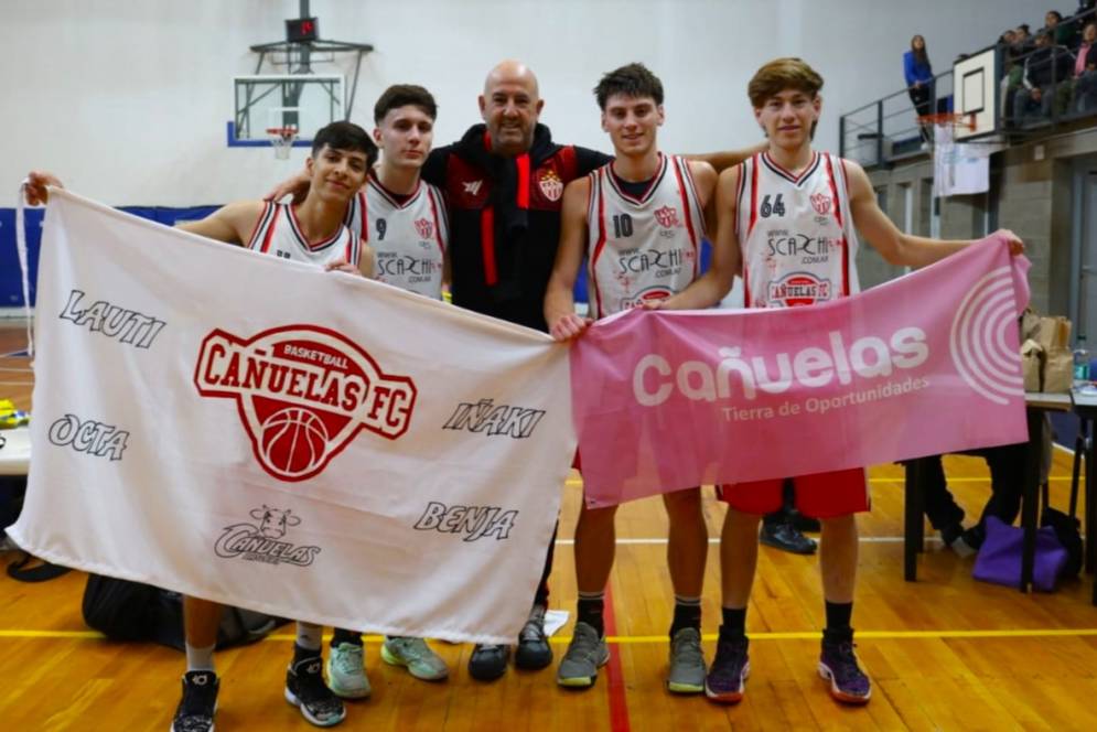 El equipo Sub 18 de Ca&ntilde;uelas F&uacute;tbol Club. 