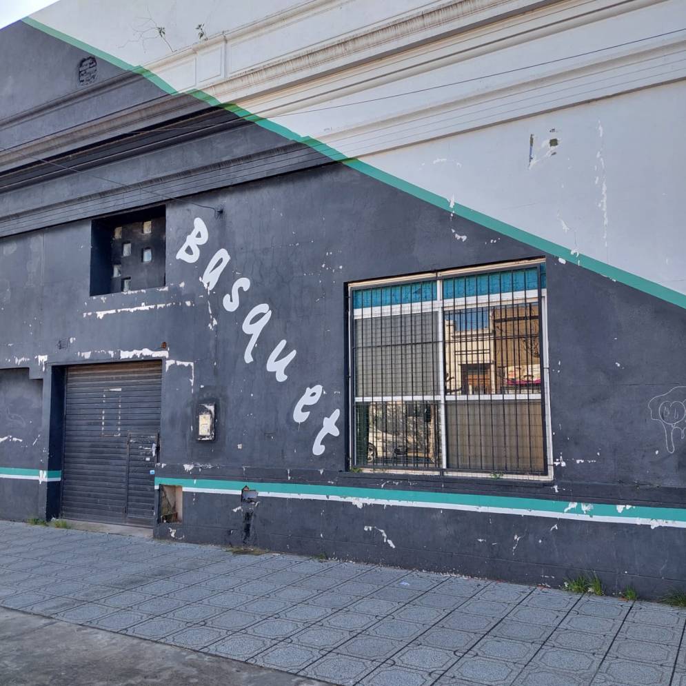 En el gimnasio de Libertad y Sarmiento se realizan obras permanentes.