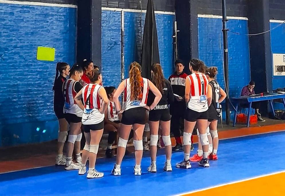 Las "rojas" se vieron superadas por Indios. (FOTO: archivo @cfcvoley)