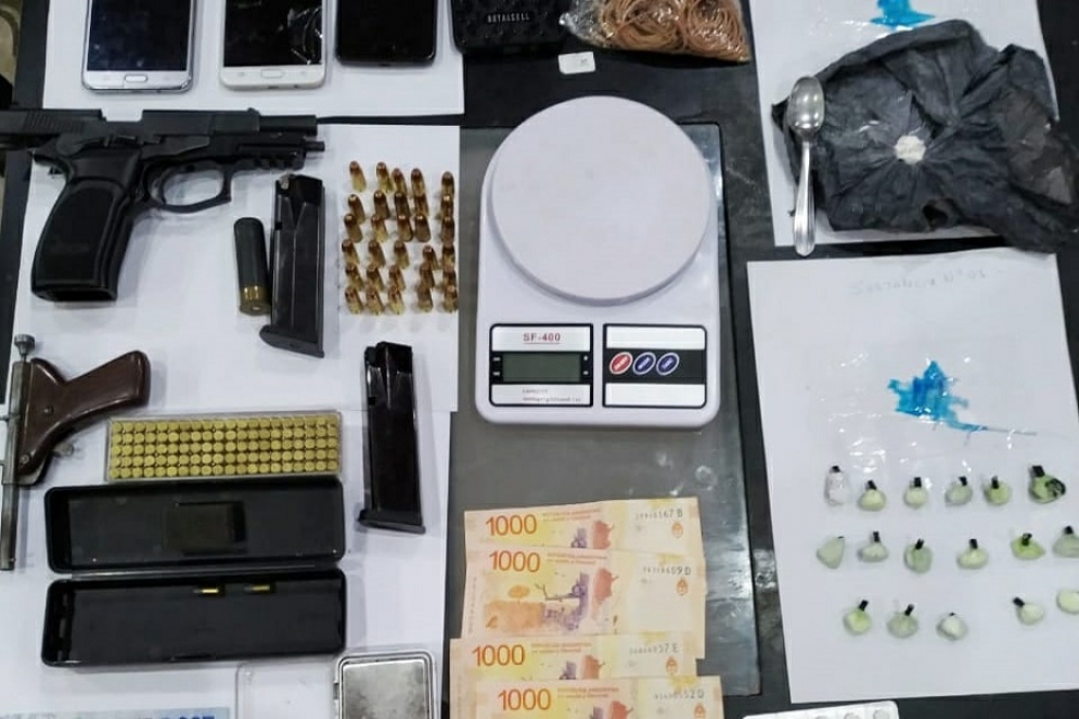 Parte de lo incautado por la Polic&iacute;a. 