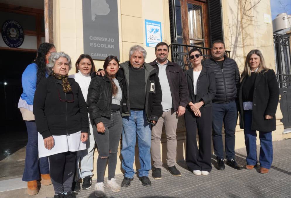 Los Coronel acompa&ntilde;ados por funcionarios, personal del CE&nbsp;y&nbsp;allegados.