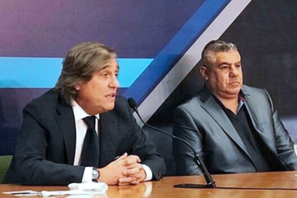 Villani junto a Claudio "Chiqui" Tapia, presidente de la casa madre del f&uacute;tbol argentino.
