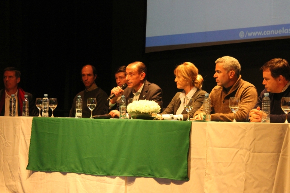 El intendente Arrieta hizo oficial el anuncio.