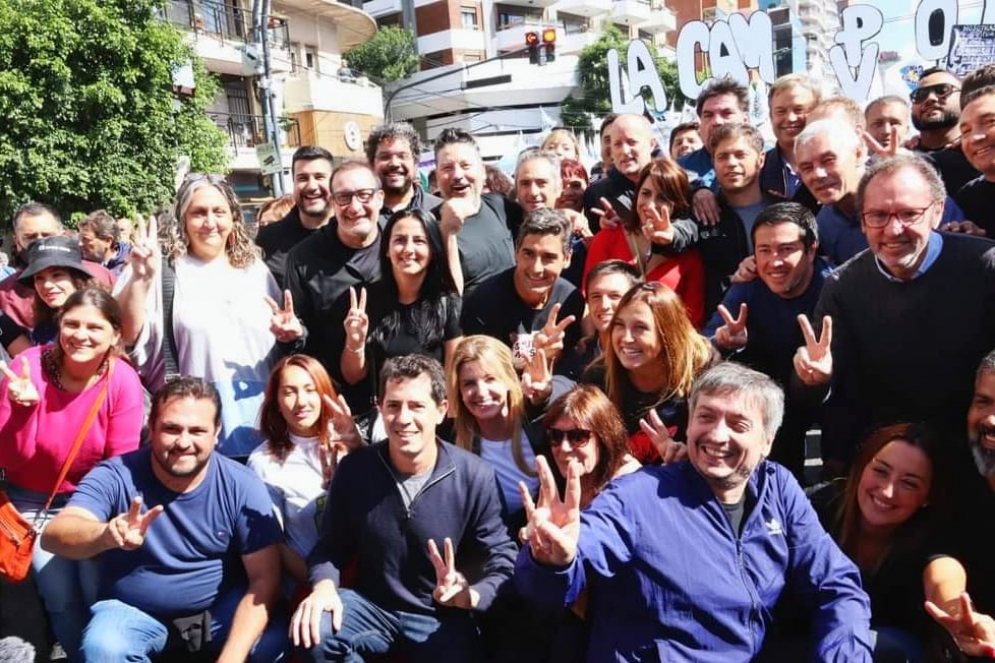 Kirchner y el ministro del Interior Eduardo de Pedro junto a los jefes comunales.