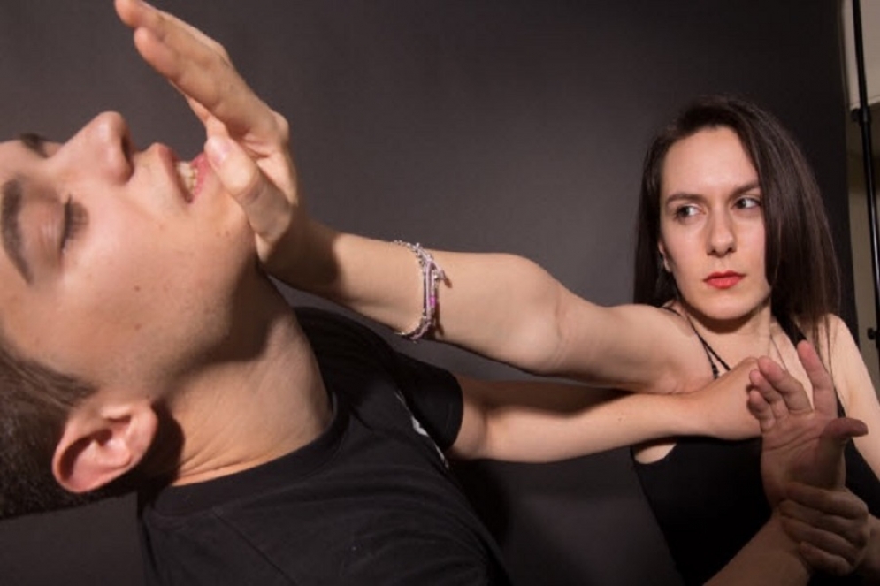 Ense&ntilde;an defensa personal a victimas de violencia de g&eacute;nero