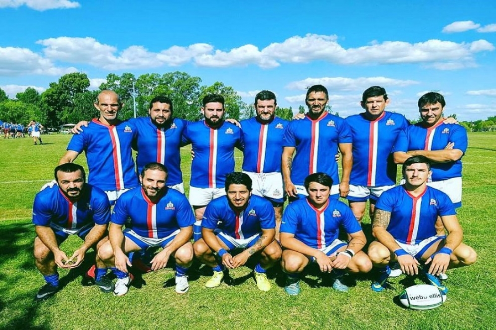 El plantel completo de Ca&ntilde;uelas Rugby. 