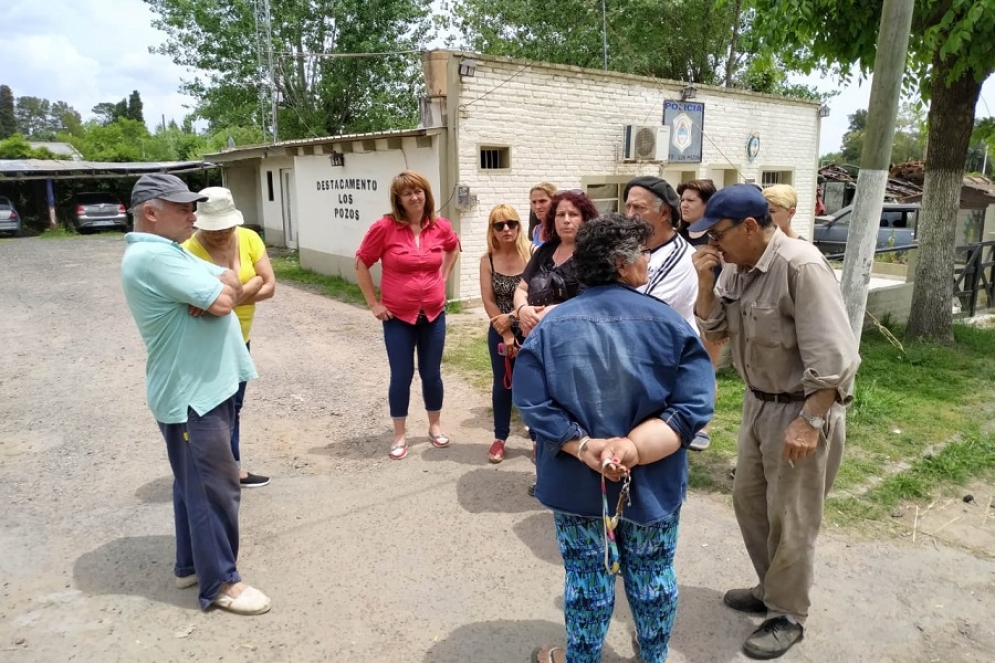 Un grupo de vecinos lleg&oacute; hasta la sede policial.