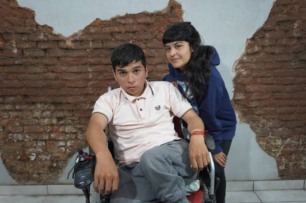 Lleg&oacute; a los estudios acompa&ntilde;ado de su novia, Tamara.