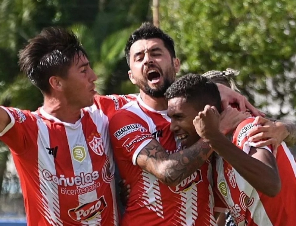 Carlos Aguirre convirti&oacute; el gol para el triunfo "tambero".