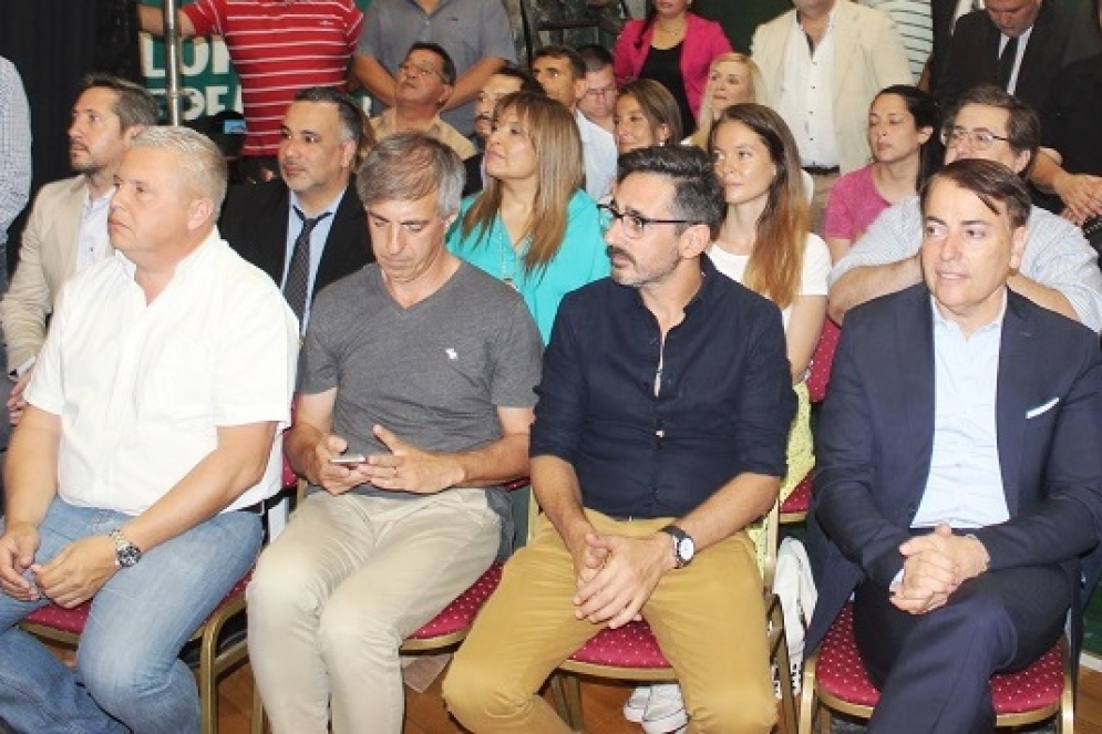 Emilio Contreras (de pantal&oacute;n marr&oacute;n) continuar&aacute; en la Secretar&iacute;a de Gobierno. 