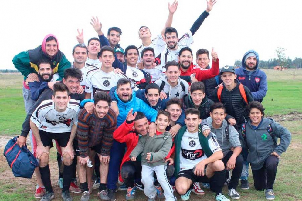 La Martona festej&oacute; su victoria con un penal atajado sobre la hora. 