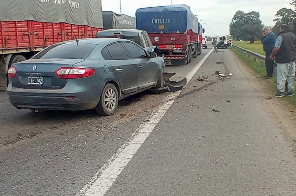 Por la ma&ntilde;ana otro accidente gener&oacute; demoras en la bajada de la autopista.