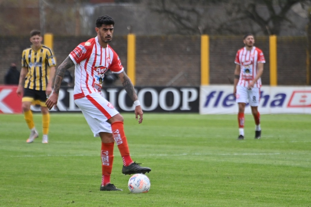 Rom&aacute;n Mart&iacute;nez disput&oacute; los 90 minutos pese a haber llegado con una molestia en uno de sus pies. (FOTO: Jonathan Arga&ntilde;araz)