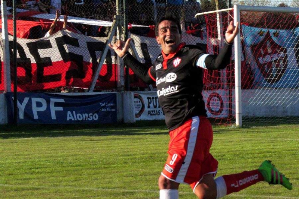 Campod&oacute;nico el d&iacute;a de su retiro del f&uacute;tbol con la camiseta del CFC. 