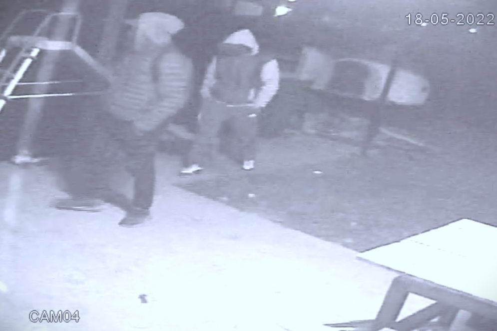 La captura de imagen deja ver a los dos "cacos".