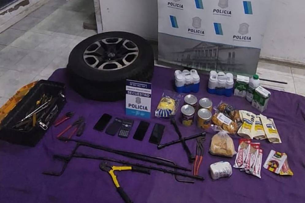 Todo lo incautado por las polic&iacute;a.