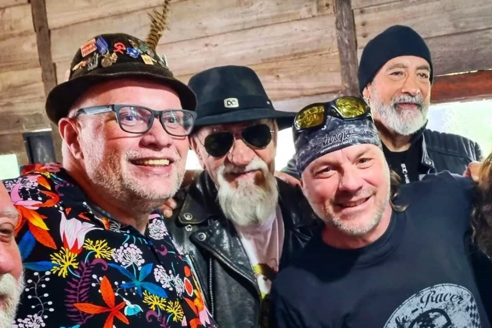 Willy Quiroga y "Chizzo", en el centro de la foto.