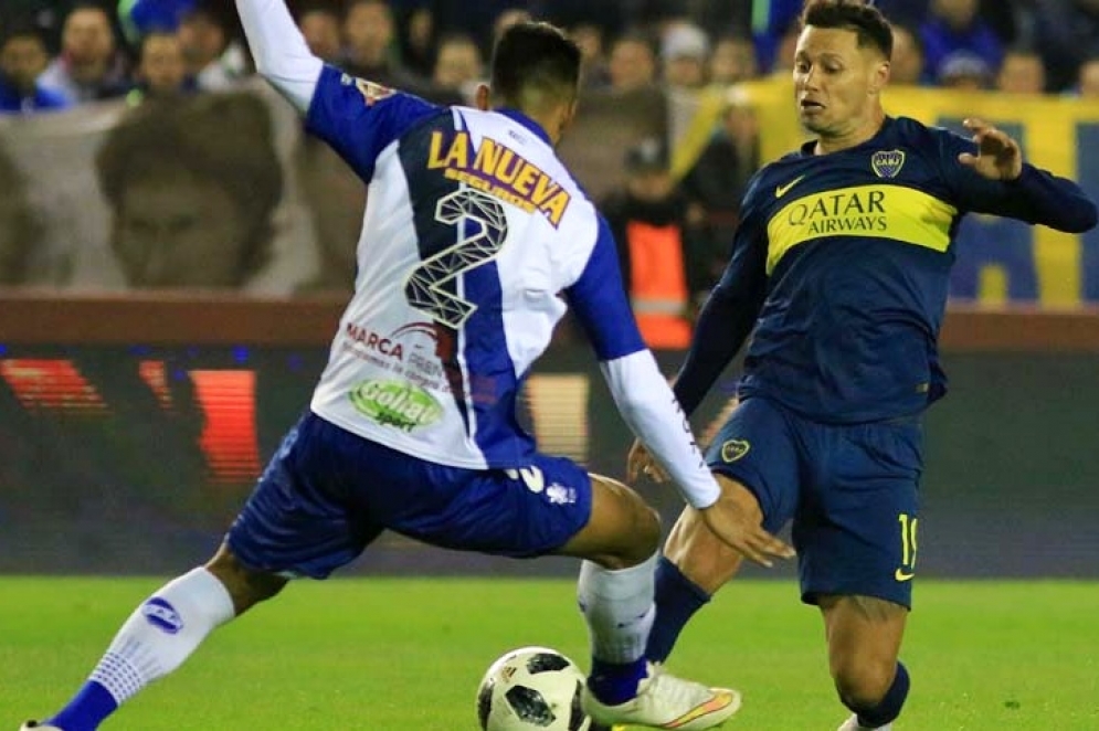 Germ&aacute;n Mendoza, cara a cara con Mauro Zarate.