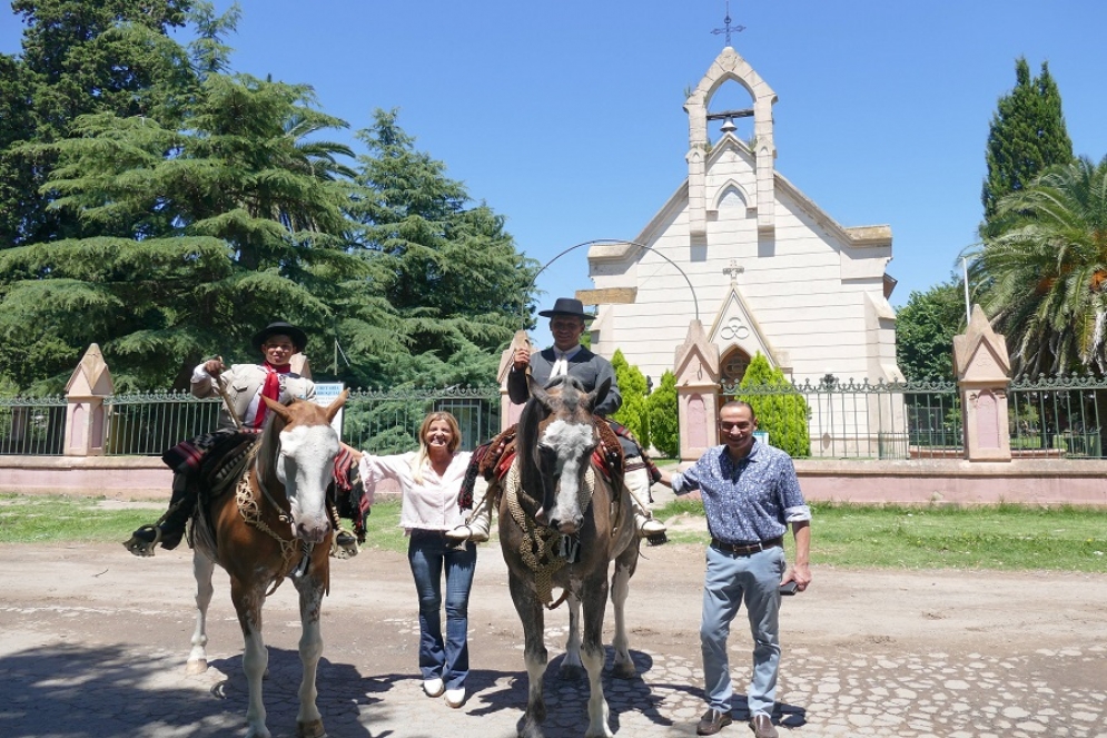 Uribe festej&oacute; su 128&deg; aniversario