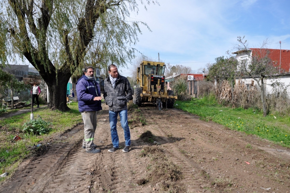 Arrieta recorriendo la obra. 