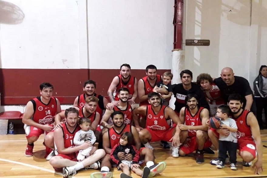 Ca&ntilde;uelas le gan&oacute; 77-61 a Country Banfield