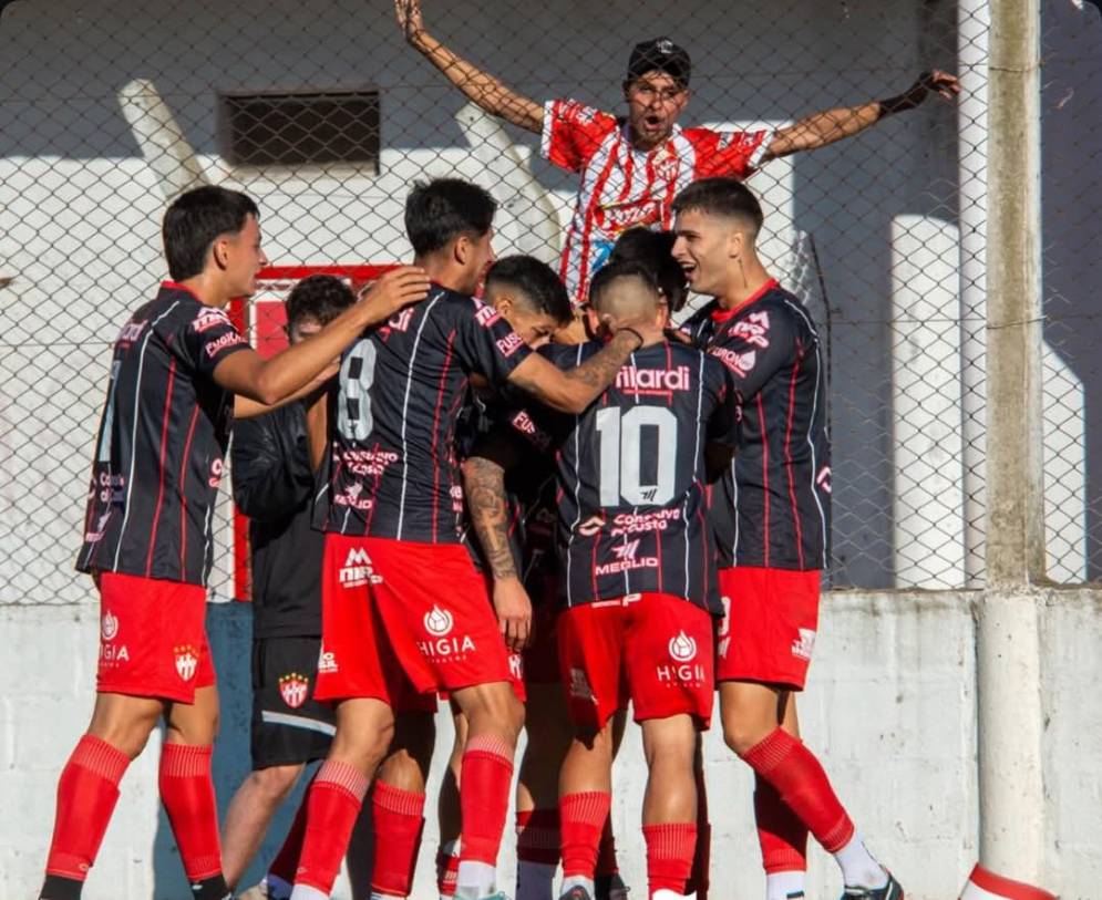 El festejo del primer gol en la tarde sabatina.