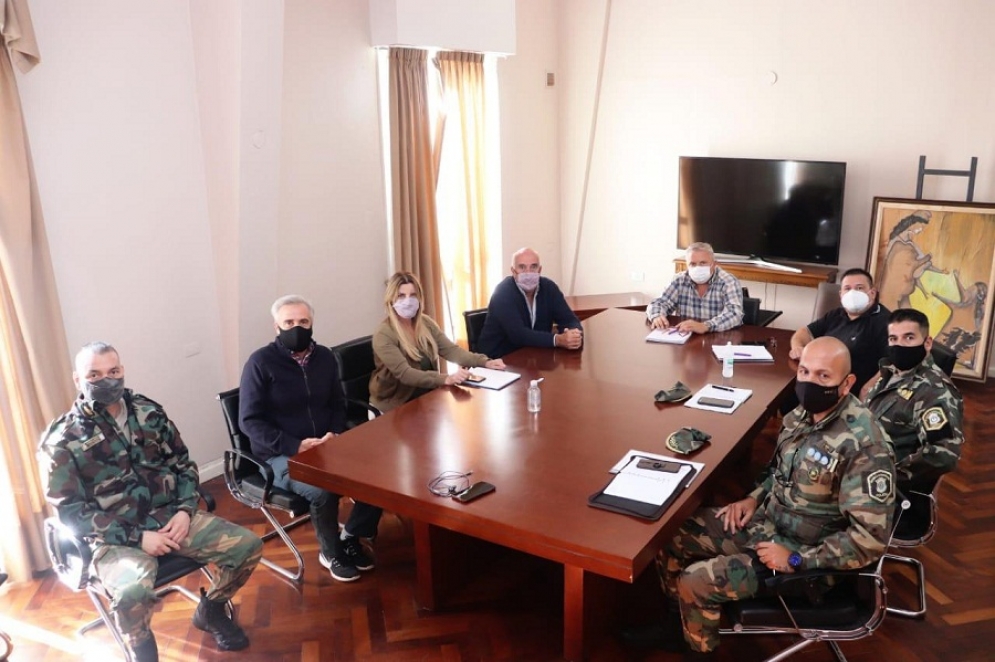 La intendenta se comprometi&oacute; a gestionar la entrega de veh&iacute;culos para mejorar la flota de la polic&iacute;a rural. 