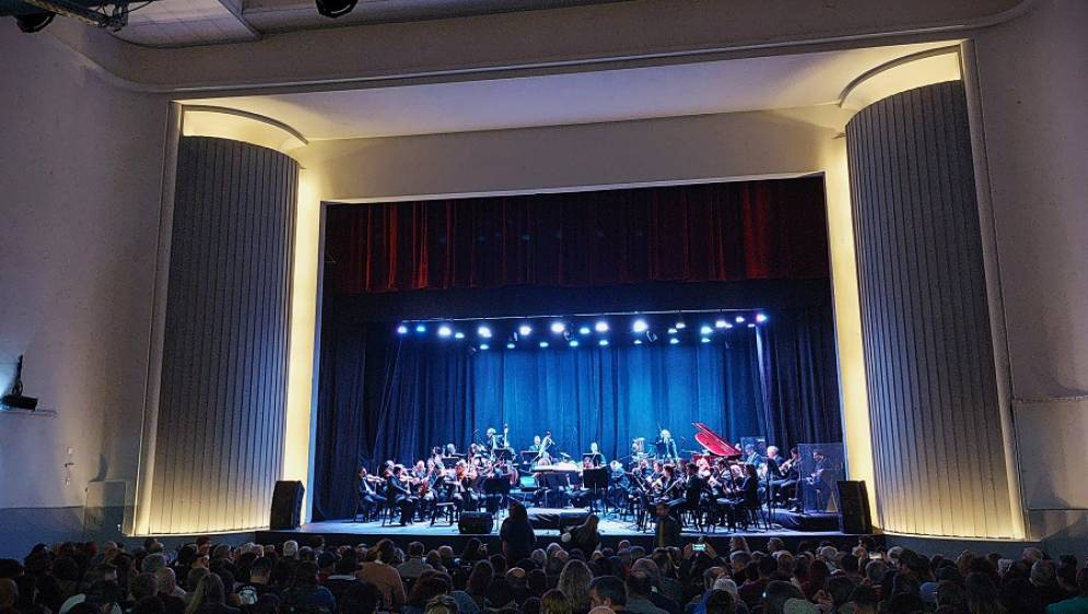 Fue la primera presentaci&oacute;n de la orquesta en el Teatro Ca&ntilde;uelas. 