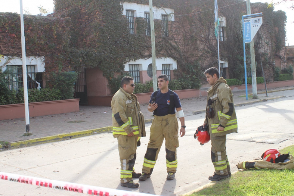 Los bomberos llegron r&aacute;pidamente al lugar.