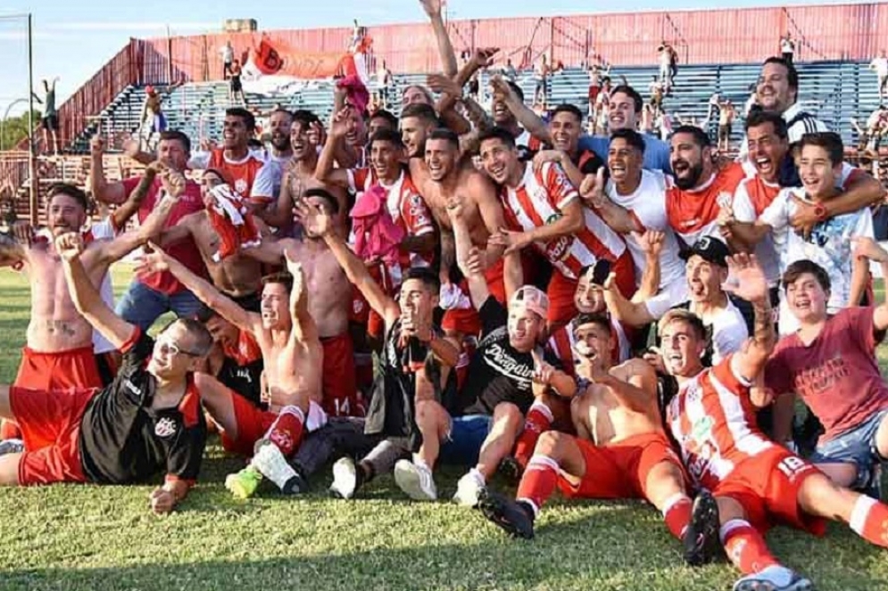 Ca&ntilde;uelas cada vez m&aacute;s cerca de festejar el ascenso. 