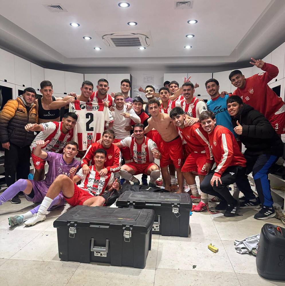 El festejo en el vestuario. (FOTO: Prensa CFC).