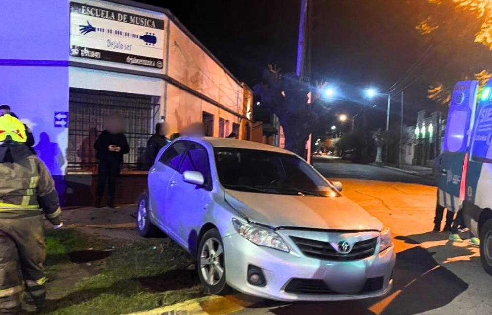 El Corolla fue chocado en la cola, cuando hab&iacute;a cruzado Basavilbaso pr&aacute;cticamente por completo.