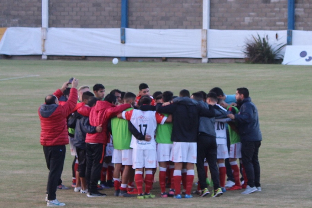 Ca&ntilde;uelas cay&oacute; en el Oeste pero entr&oacute; al Octogonal